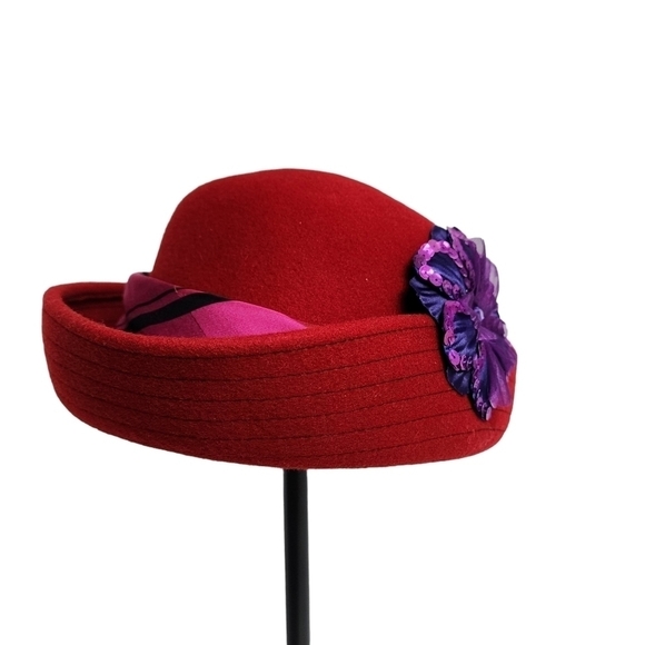 RED HAT WITH OSCAR DE LA RENTA 100% SILK SCARF - Picture 2 of 7